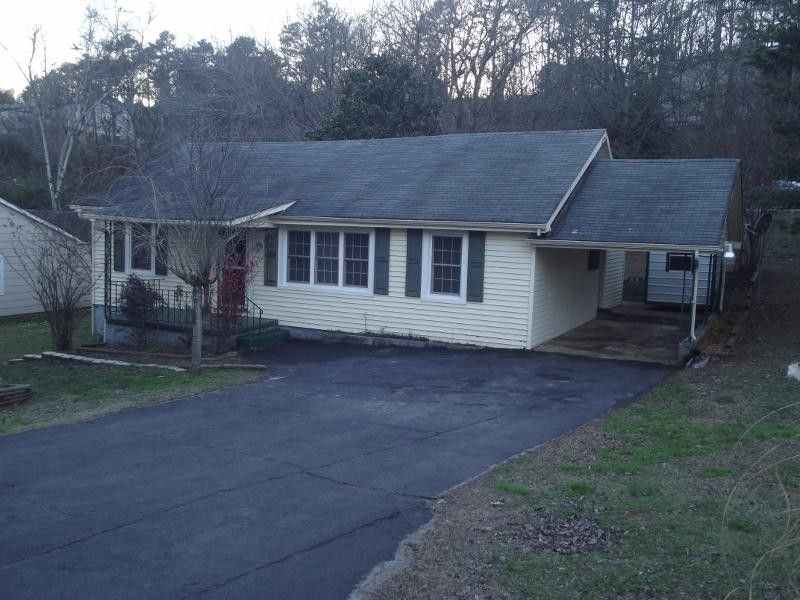 303 Hogan Cir, Rossville, GA 30741