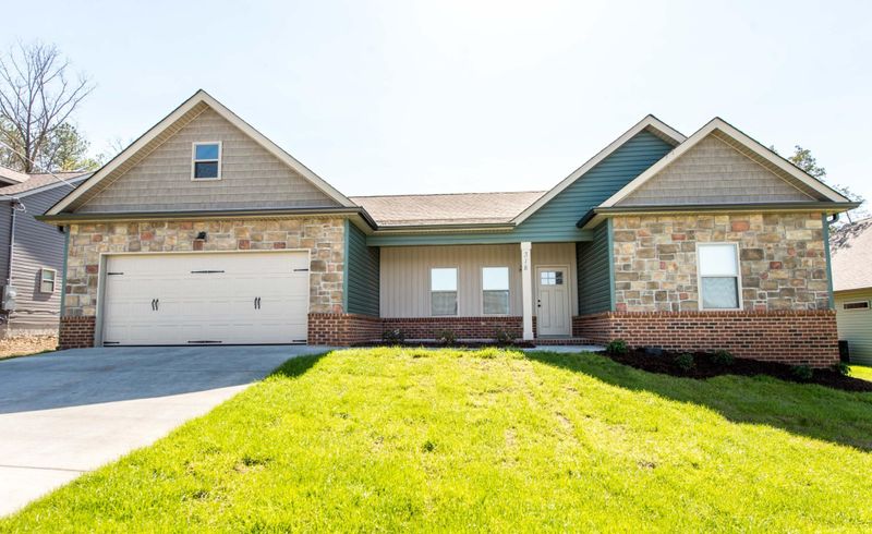 318 Franklin Circle Dr, Fort Oglethorpe, GA 30742