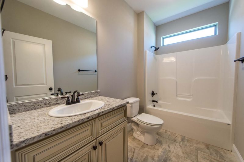 318 Franklin Circle Dr, Fort Oglethorpe, GA 30742