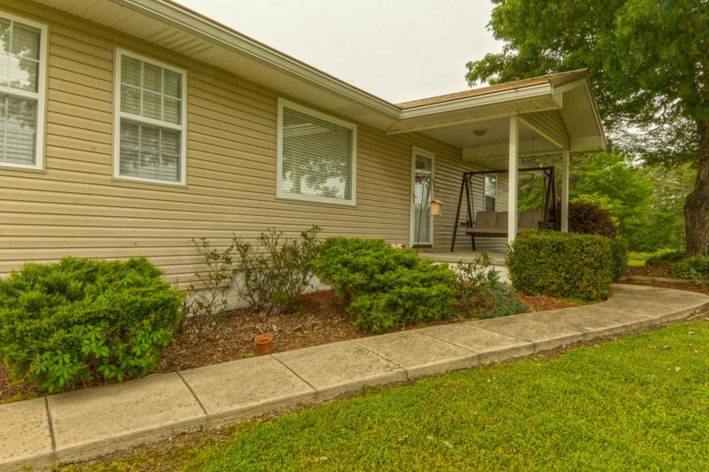 676 Round Pond Rd, La Fayette, GA 30728