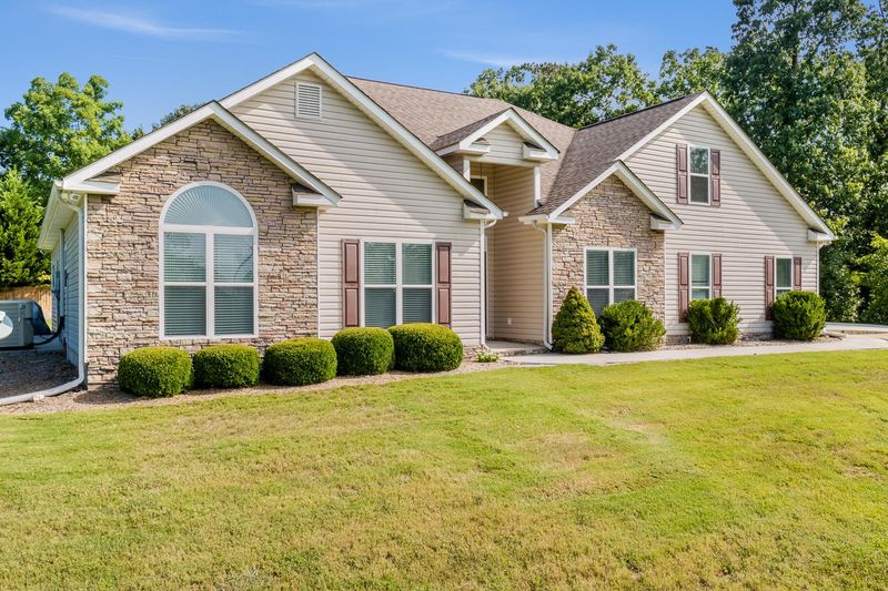 374 Battlefield Cir, Ringgold, GA 30736