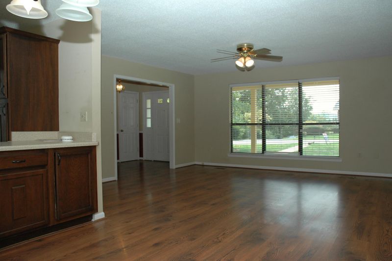 926 Crestridge Dr, Rossville, GA 30741