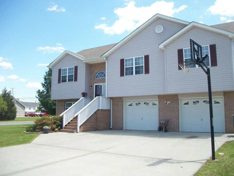 196 Bluegrass Cir, Rossville, GA 30741