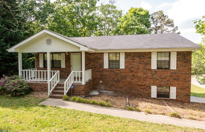 627 Ridgewood Dr, Chickamauga, GA 30707