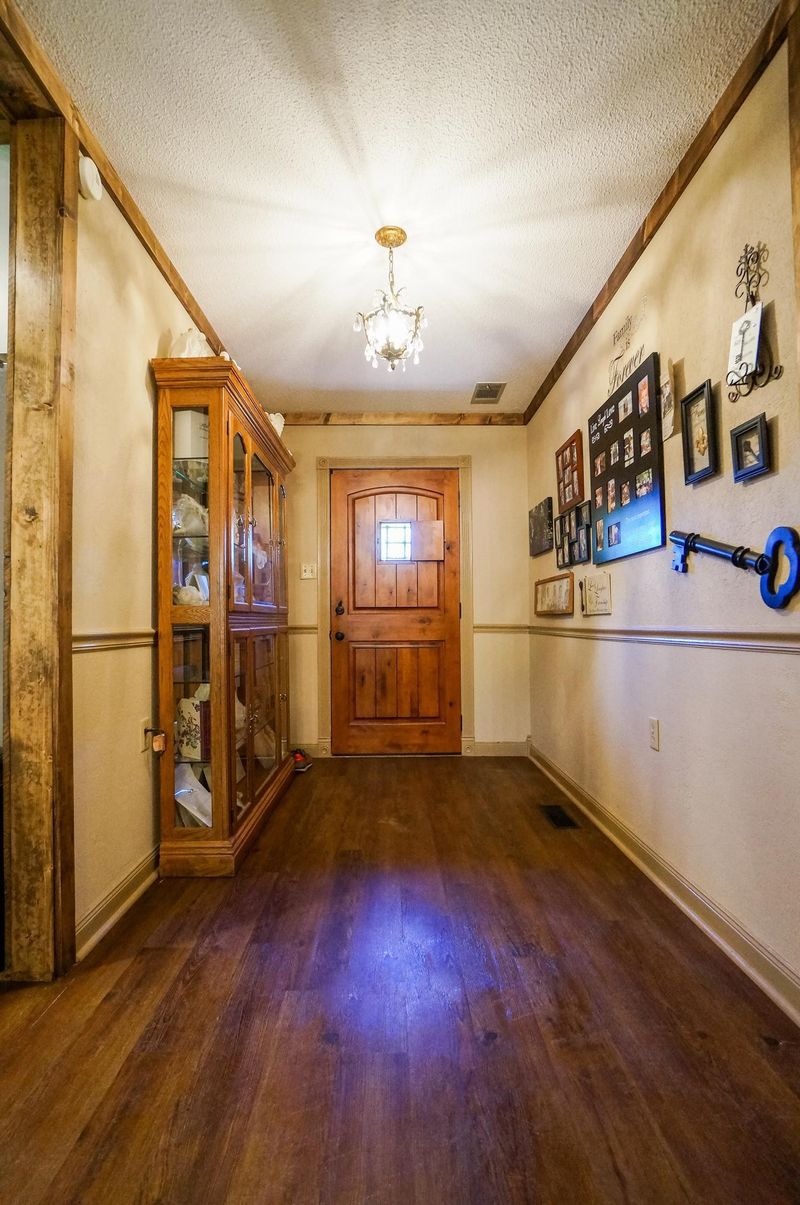933 Halls Valley Rd, Trion, GA 30753