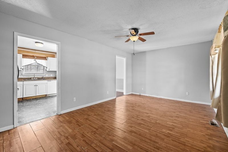 51 Hedgewood Dr, Chickamauga, GA 30707