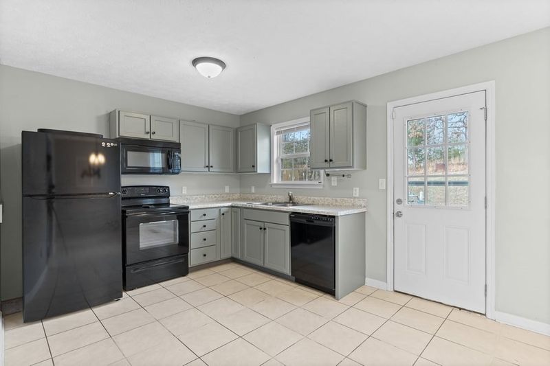 319 Windsong Dr, La Fayette, GA 30728