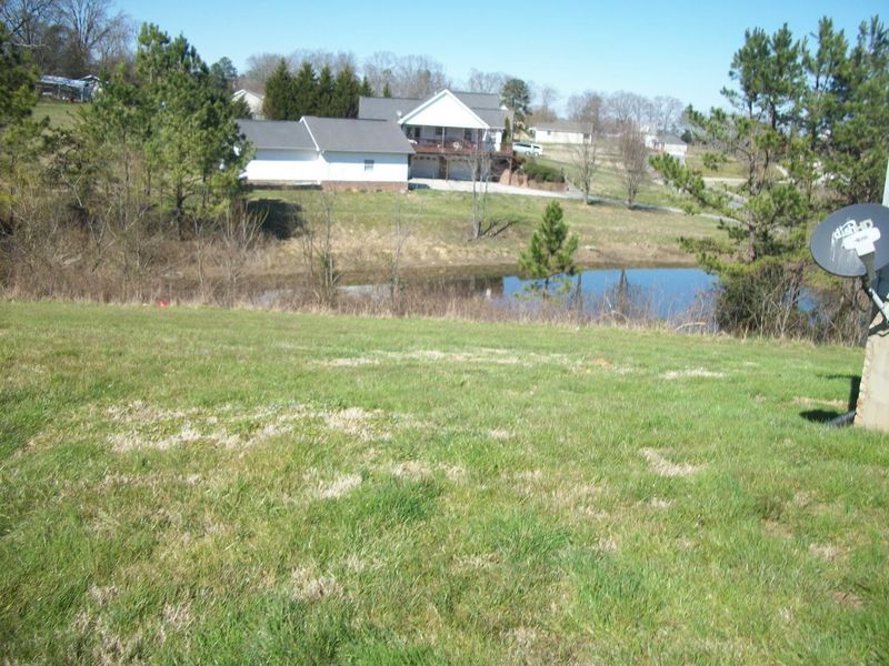284 Village Dr, Chickamauga, GA 30707