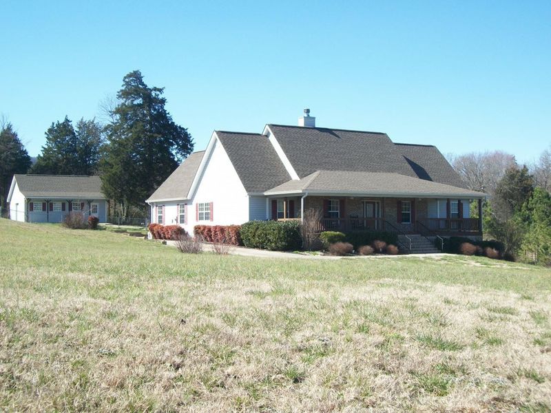284 Village Dr, Chickamauga, GA 30707