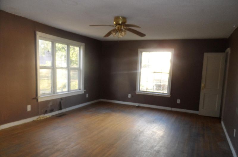 217 Lakeview Dr, Rossville, GA 30741