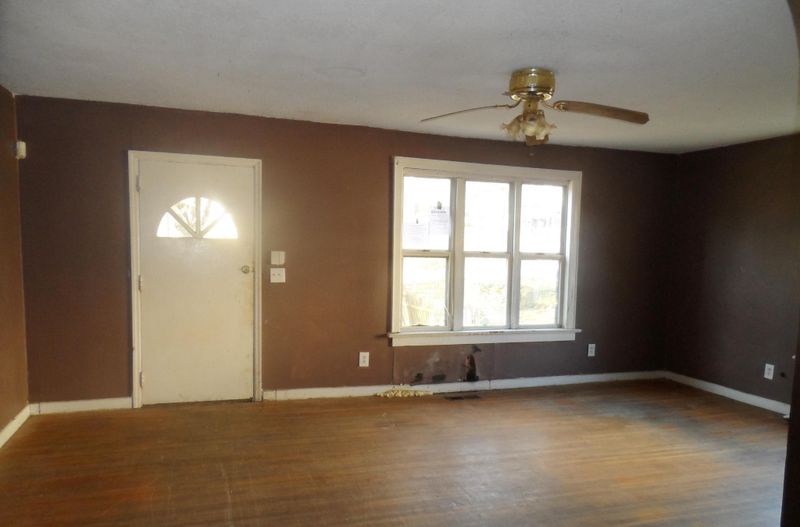 217 Lakeview Dr, Rossville, GA 30741