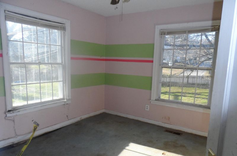 217 Lakeview Dr, Rossville, GA 30741