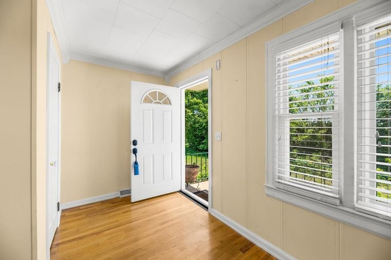 1206 E First Ave, Lenoir City, TN 37772