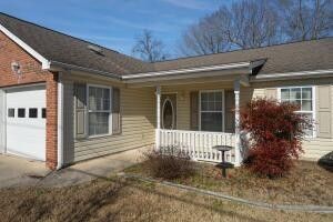 181 Flagstone Dr, Rossville, GA 30741