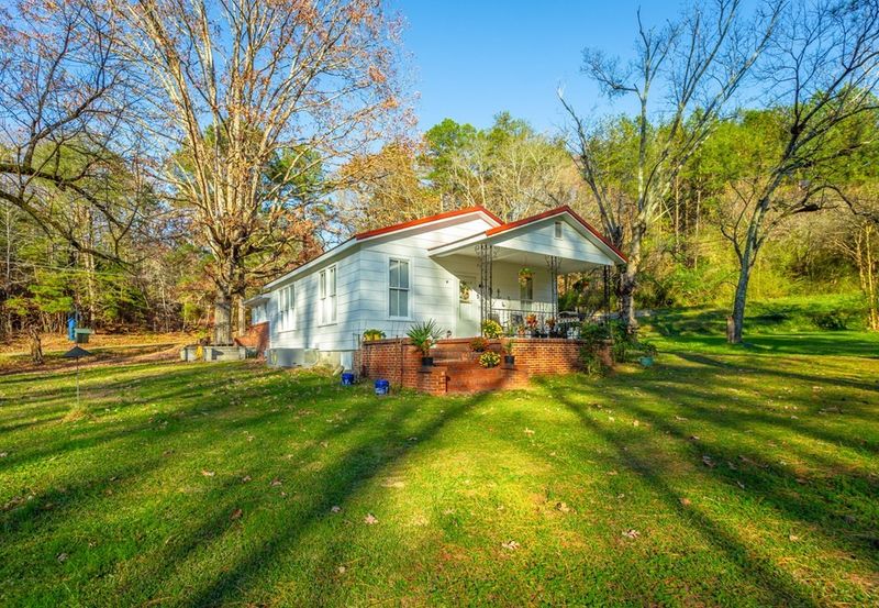 2036 Dry Valley Rd, Rossville, GA 30741