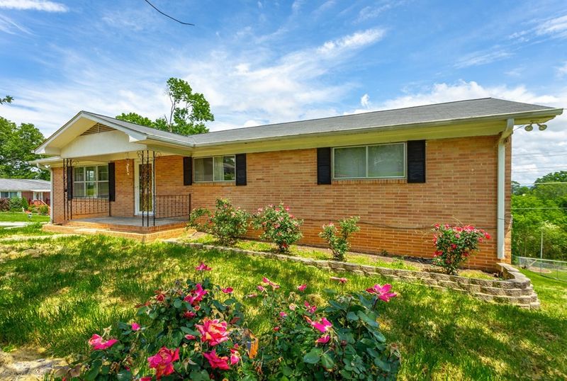 1700 E Rebel Rd, Rossville, GA 30741