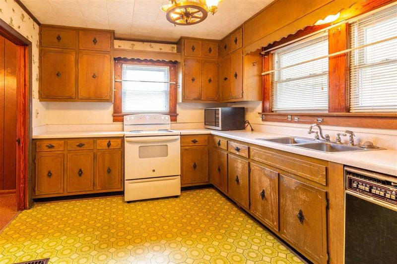 401 Longview Dr, Rossville, GA 30741