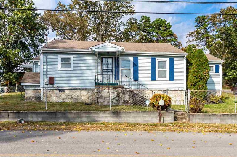 401 Longview Dr, Rossville, GA 30741