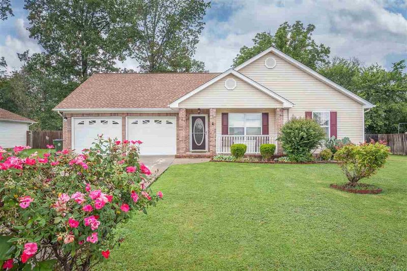 185 Century Station Dr, Rossville, GA 30741
