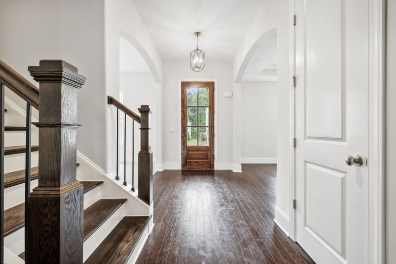 8049 Still Spring Ridge Dr, Nashville, TN 37221