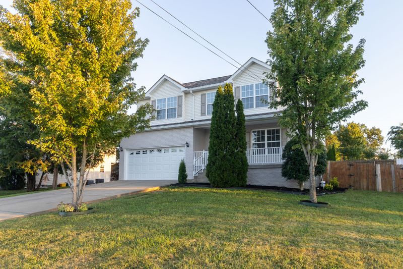 331 John Henry Dr, La Vergne, TN 37086