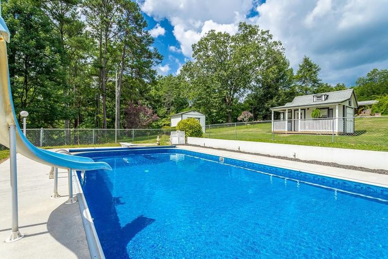 109 Vista Dr, Rossville, GA 30741