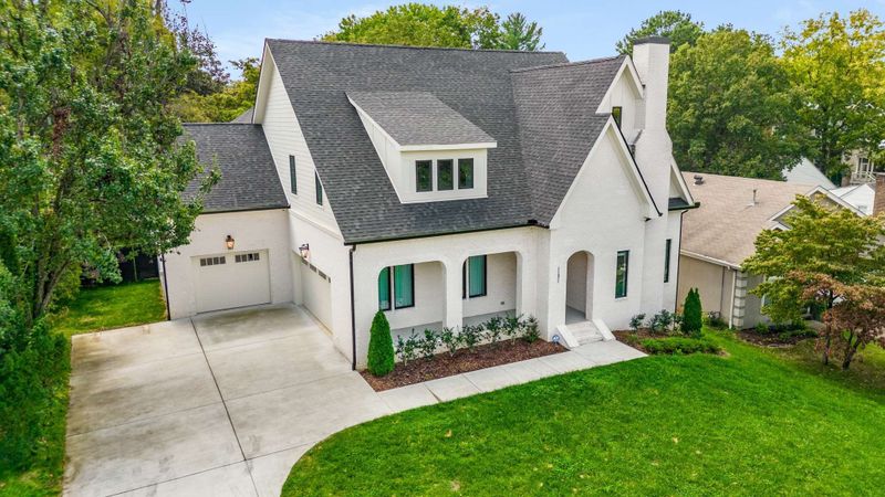 1131 Woodvale Dr, Nashville, TN 37204