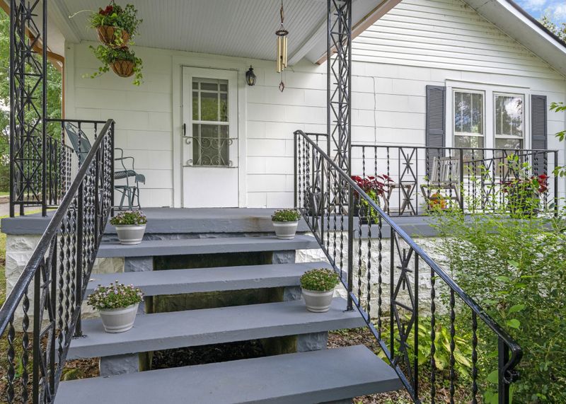 411 Furnace Hl, Dickson, TN 37055