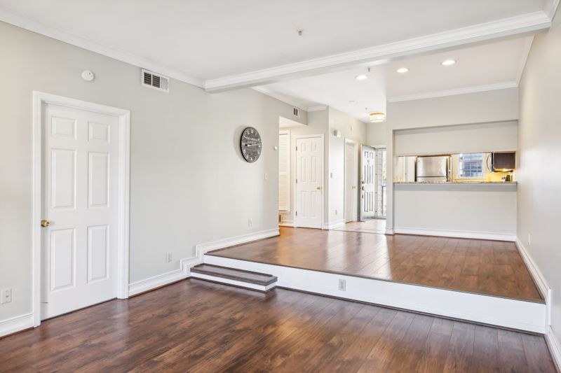 128 W End Pl, Nashville, TN 37205