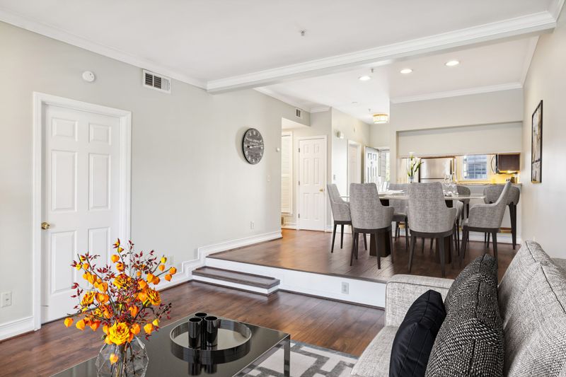 128 W End Pl, Nashville, TN 37205
