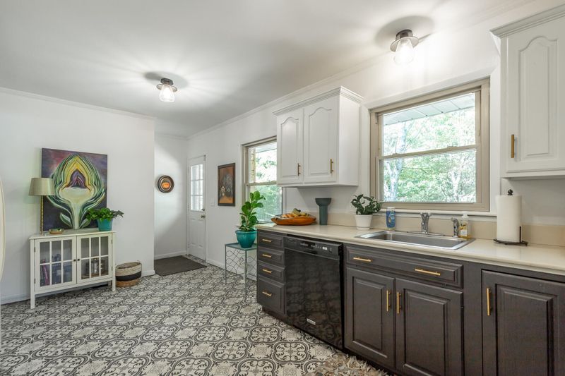 201 Sunset Dr, Rossville, GA 30741