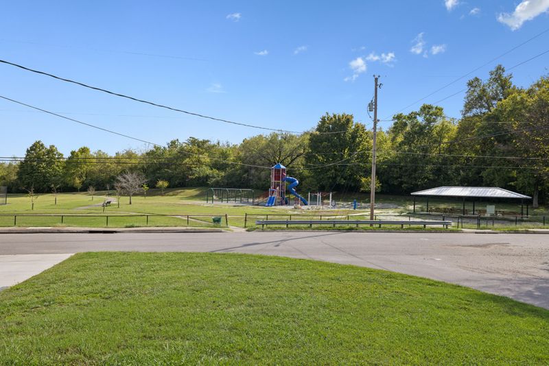 3200 Crowe Dr, Nashville, TN 37218