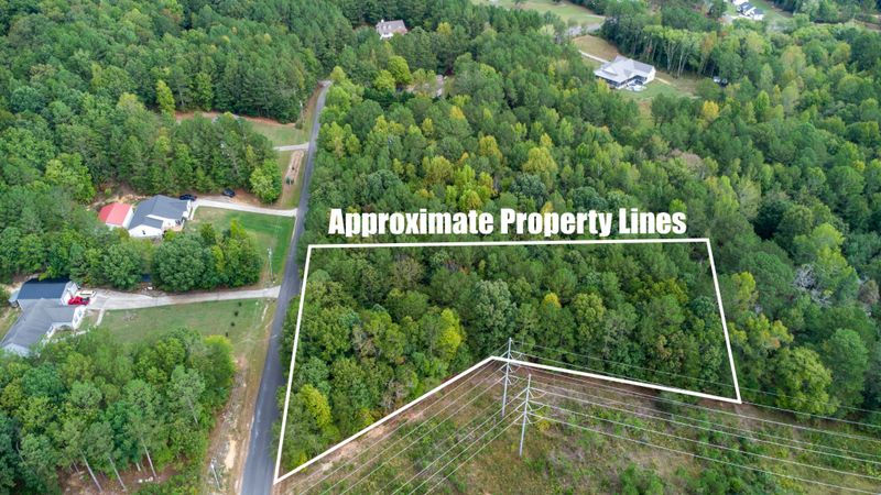 35 Crabtree Dr, Tunnel Hill, GA 30755
