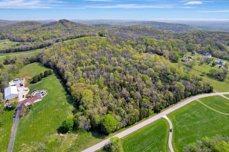 1 Beulah Church Rd, Arrington, TN 37014