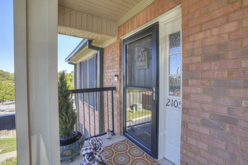 2105 Lakeshore Dr, Old Hickory, TN 37138