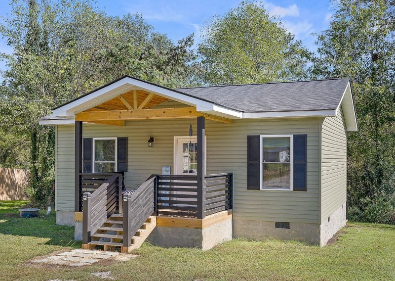 699 Dry Valley Rd, Rossville, GA 30741
