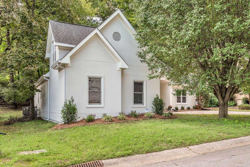 2925 Glenway Dr, Nashville, TN 37221