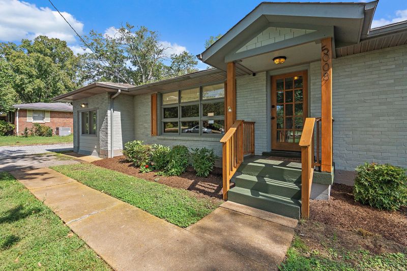 5008 Trousdale Dr, Nashville, TN 37220