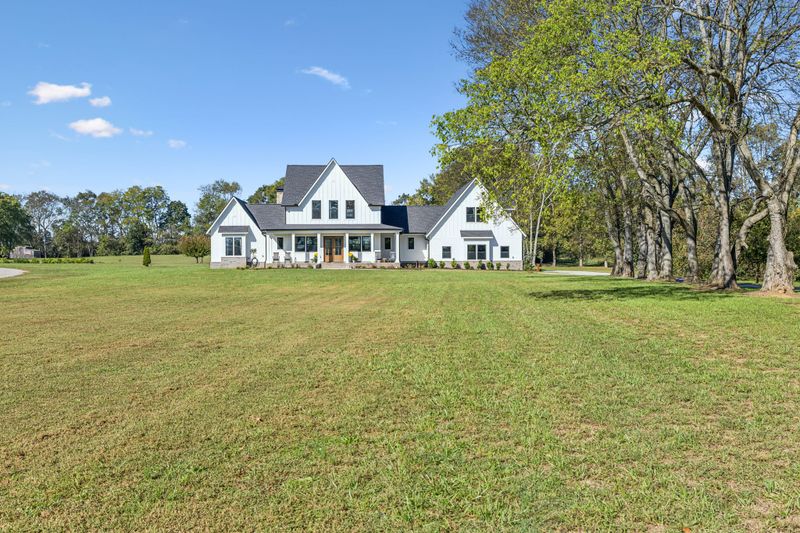 2210 Zion Rd, Columbia, TN 38401