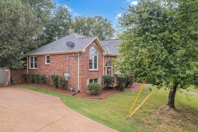 4376 Oakcrest Ln, Hermitage, TN 37076
