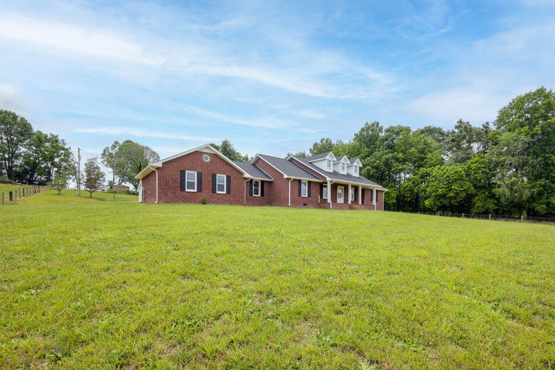4661 E Robertson Rd, Cross Plains, TN 37049