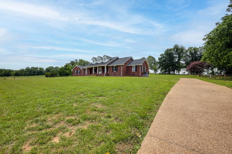 4661 E Robertson Rd, Cross Plains, TN 37049