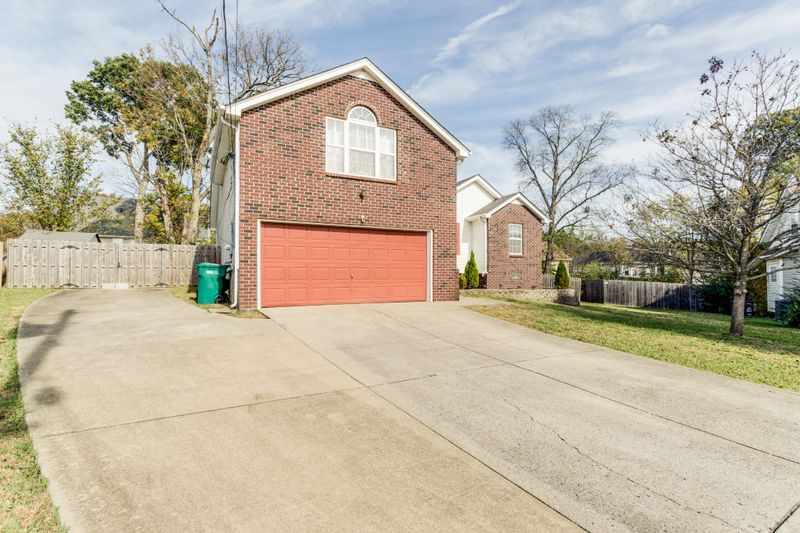 608 Hounds Rn, La Vergne, TN 37086