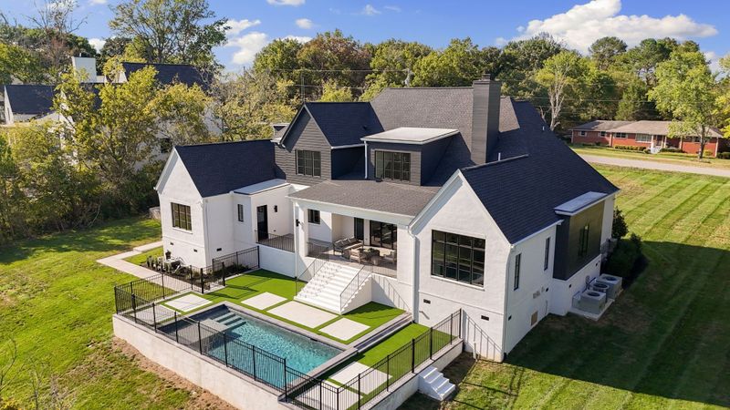 739 W Meade Dr, Nashville, TN 37205