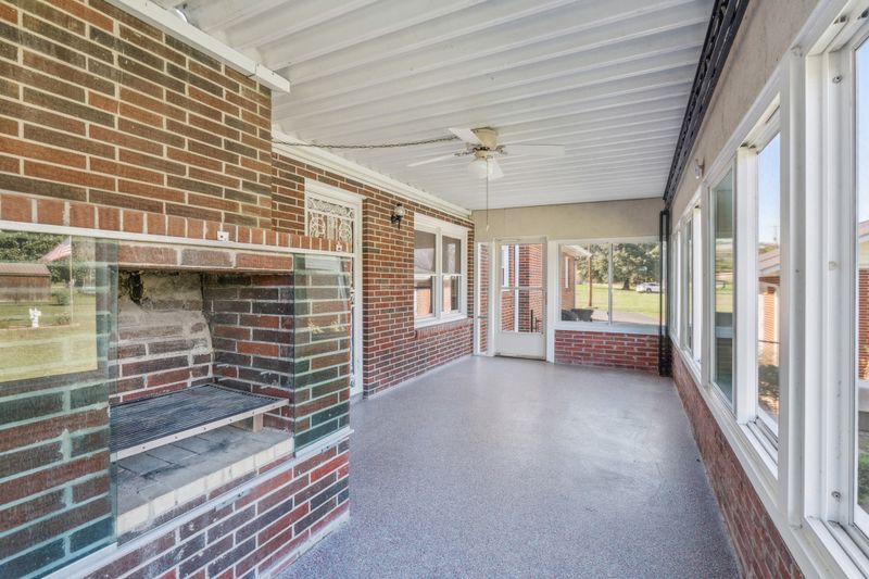 1010 Lakeview Cir, Ashland City, TN 37015