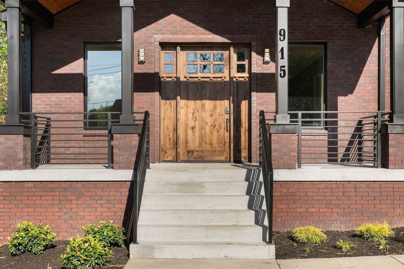 915 Emmett Ave N, Nashville, TN 37206