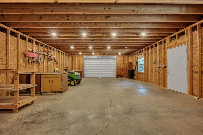 1285 Garton Rd, Burns, TN 37029