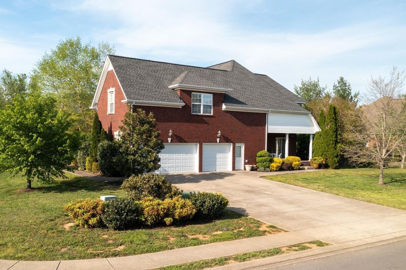 1304 Saint Ives Ct, Murfreesboro, TN 37128