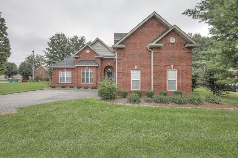 2776 Jutes Dr, Thompsons Station, TN 37179