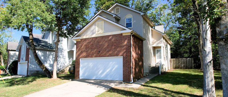 4028 Farmingham Woods Dr, Hermitage, TN 37076
